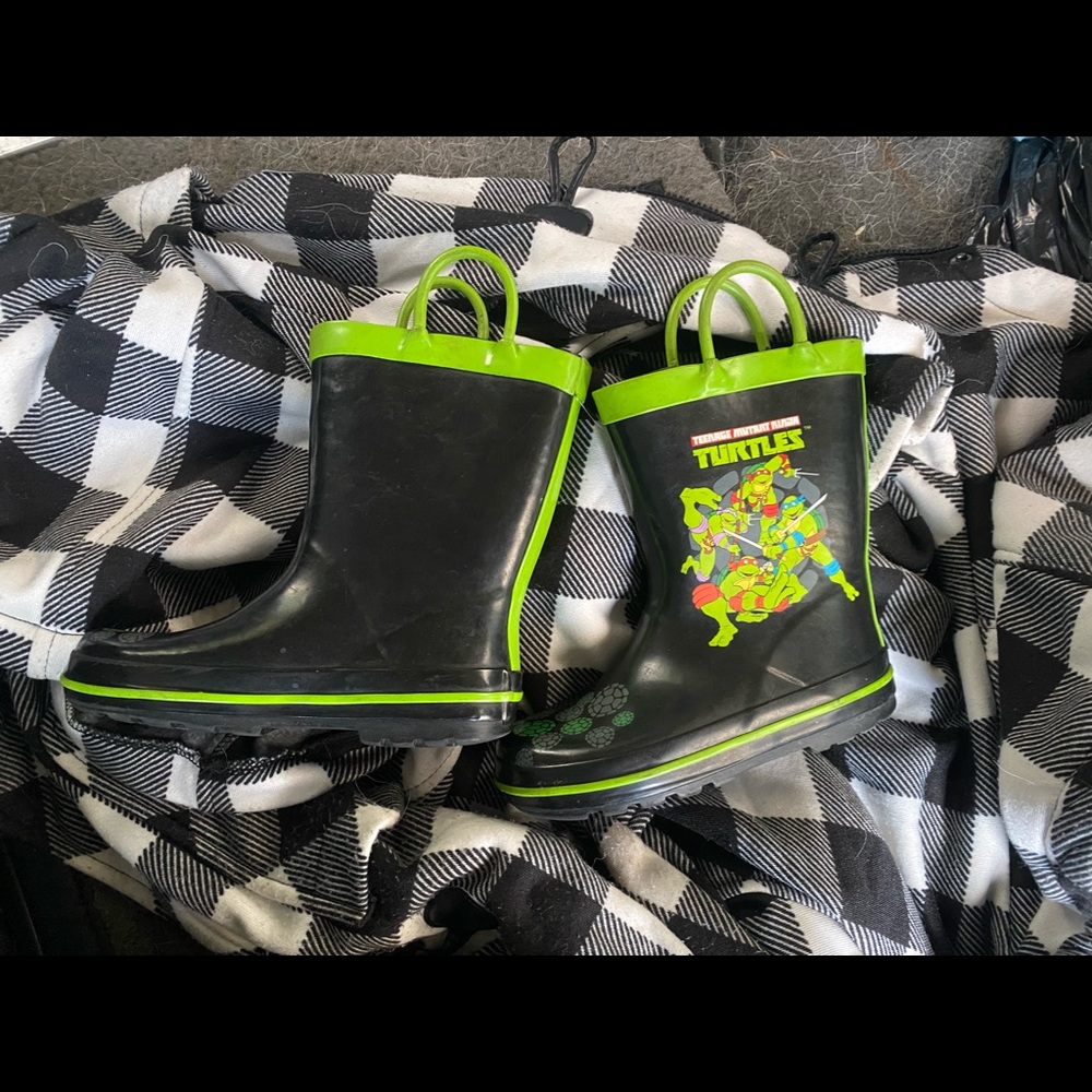Youth shoes